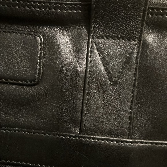 Tumi genuine leather laptop bag - Picture 4 of 7